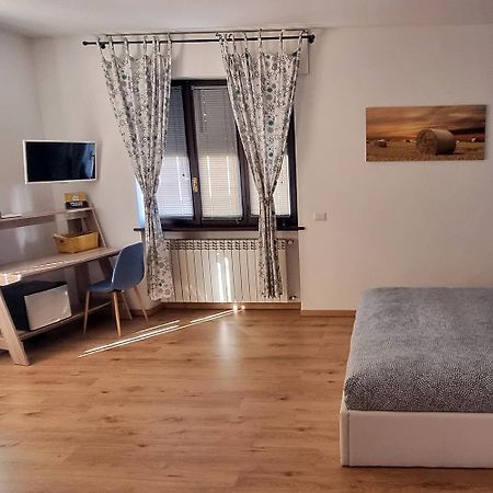 أرونا Il Gatto Stanco B&B المظهر الخارجي الصورة